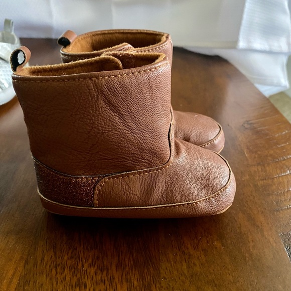 3 for 1!!  Nearly new crib shows. Carters, Stepping stories, shoes.  Like new! - Picture 2 of 4